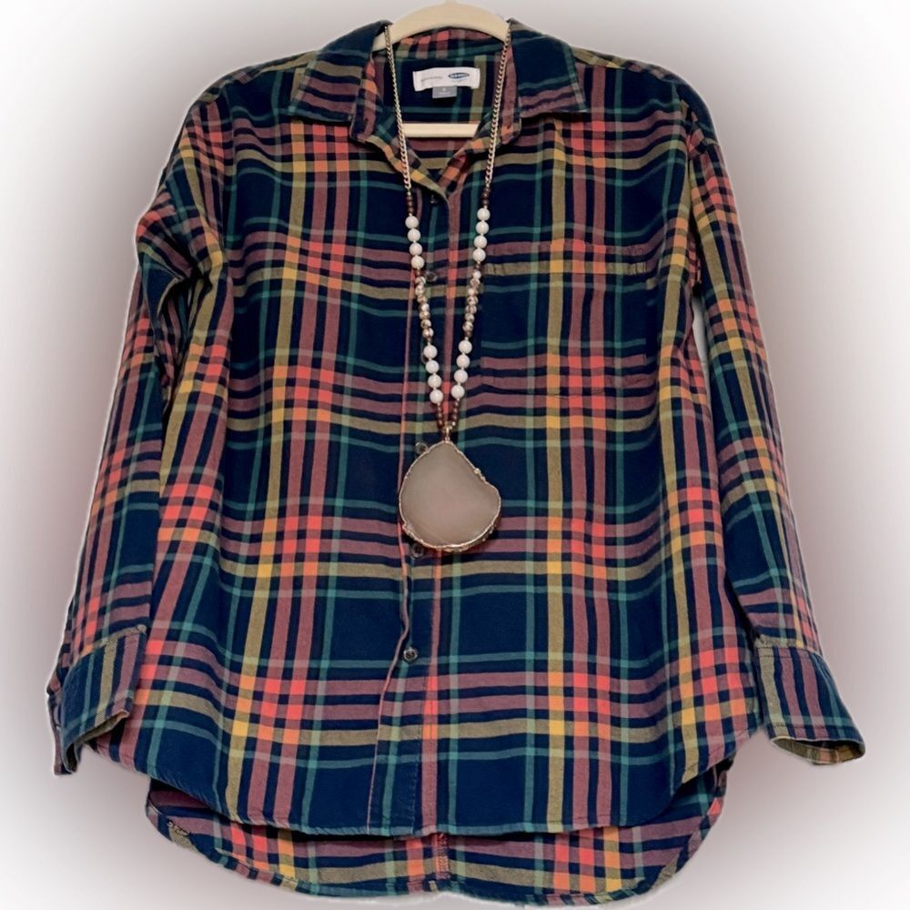 Adorable Old Navy plaid “Boyfriend” flannel! - Picture 3 of 8